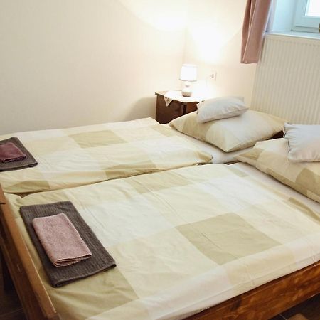 Anna Apartman Apartment Maroslele Exterior photo