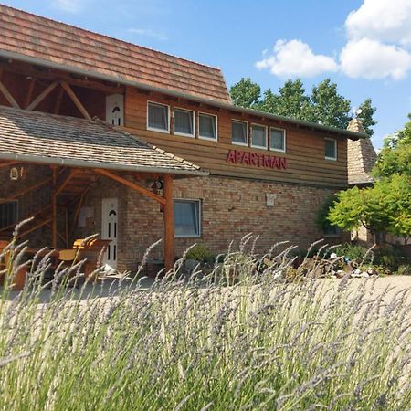 Anna Apartman Apartment Maroslele Exterior photo