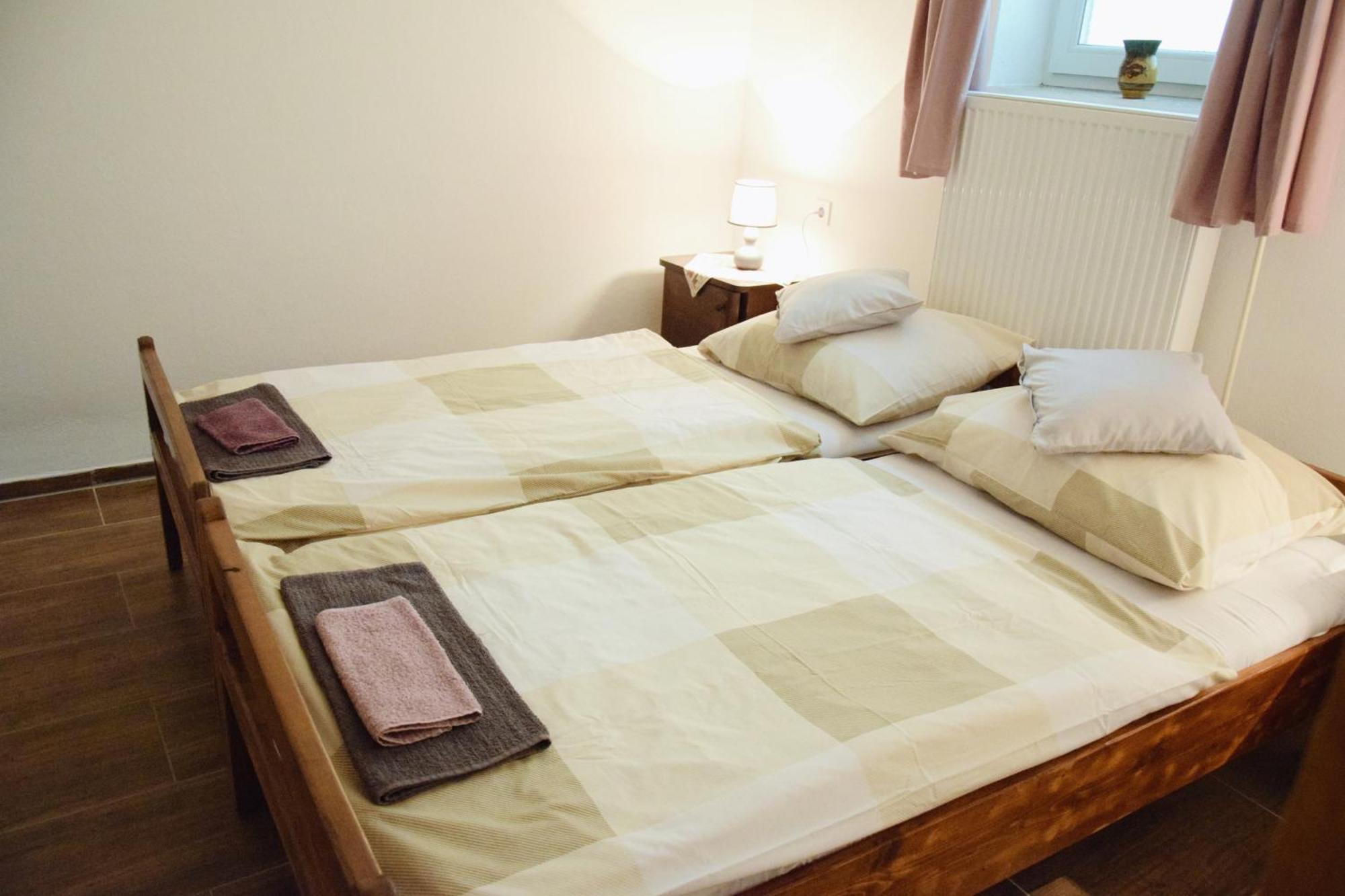Anna Apartman Apartment Maroslele Exterior photo