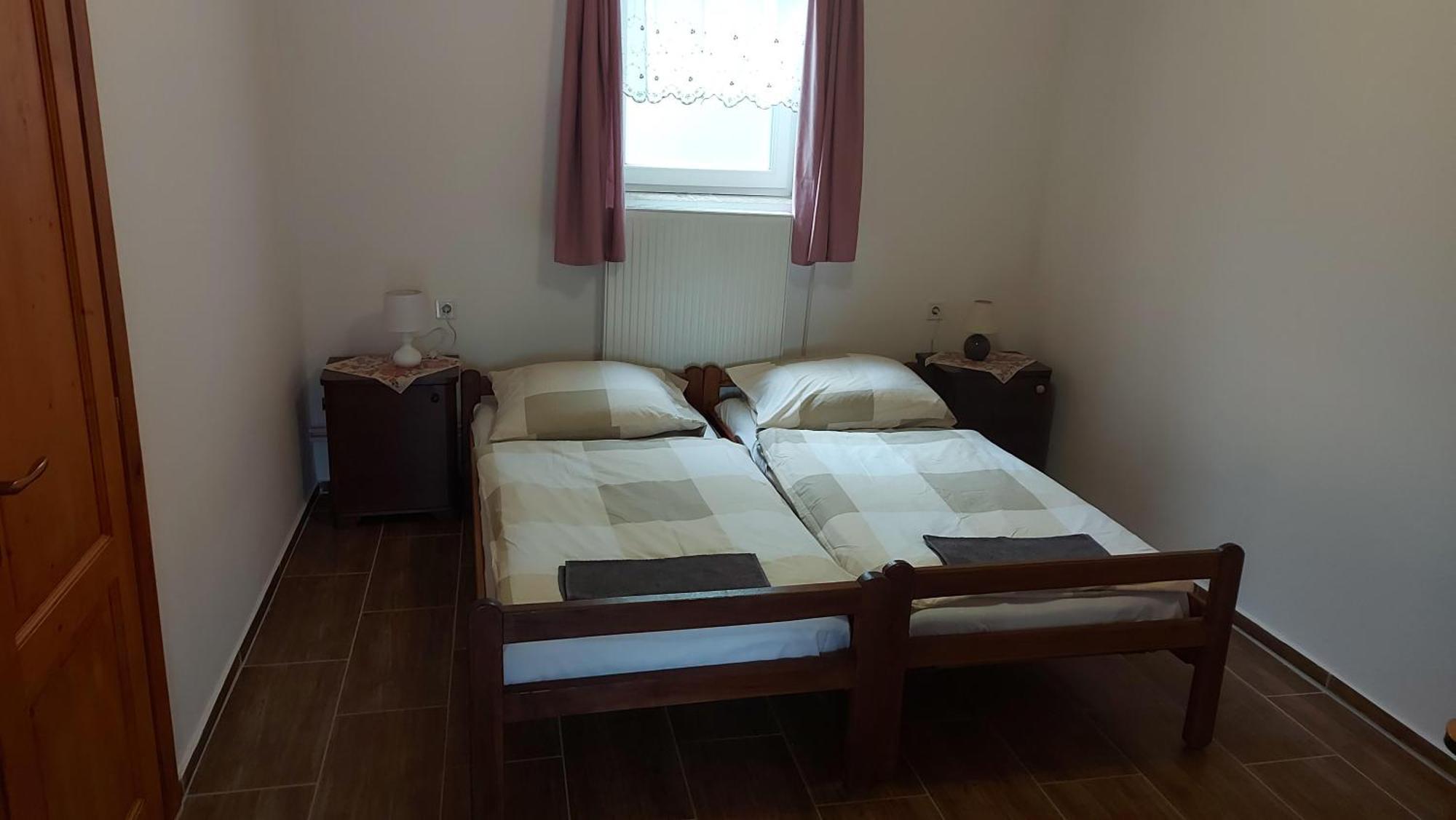 Anna Apartman Apartment Maroslele Exterior photo