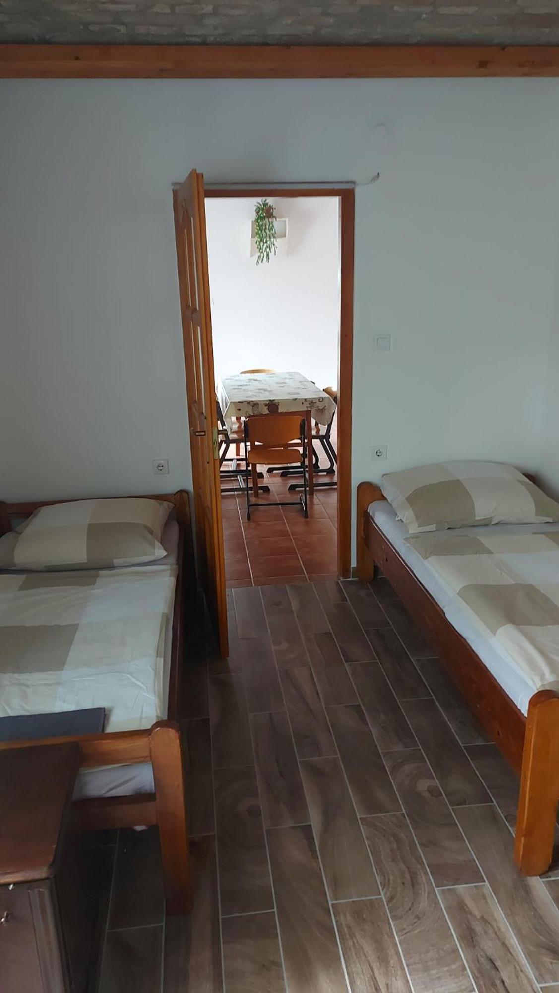 Anna Apartman Apartment Maroslele Exterior photo